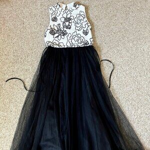 Xtraordinary Black White Sparkly Silver Floral Girls Formal Flared Dress 12
